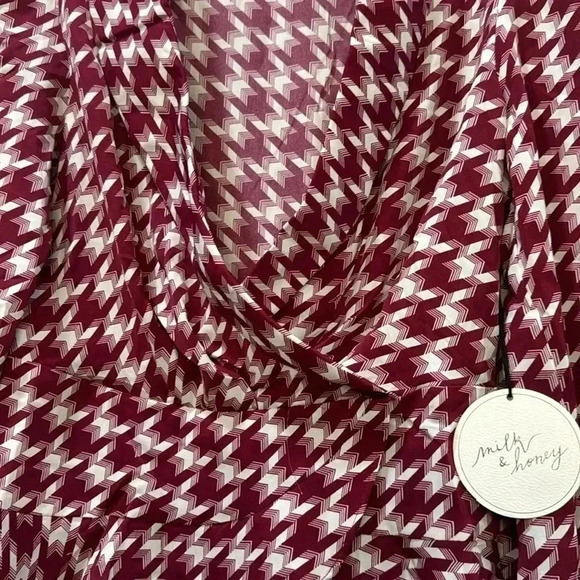 Milk & Honey Burgundy Houndstooth Top Size S - Picture 8 of 11